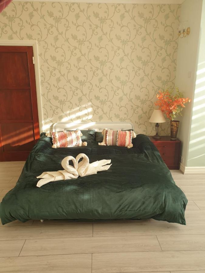 Beautiful Double En-Suite Room, Separate Entrance, Ilford, Central Line Gants Hill, Free Parking Bagian luar foto